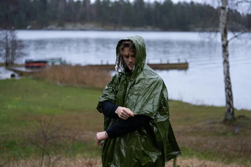 Bered Nödponcho i aluminiserad Mylar