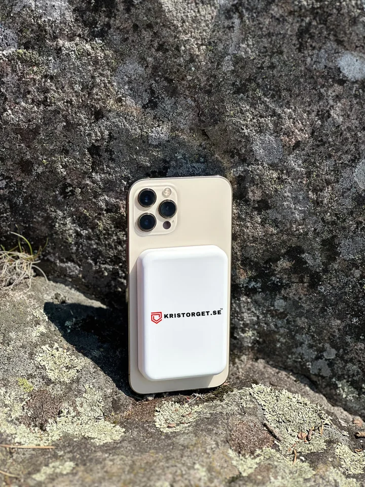 Powerbank med magnetfäste mot telefonens baksida