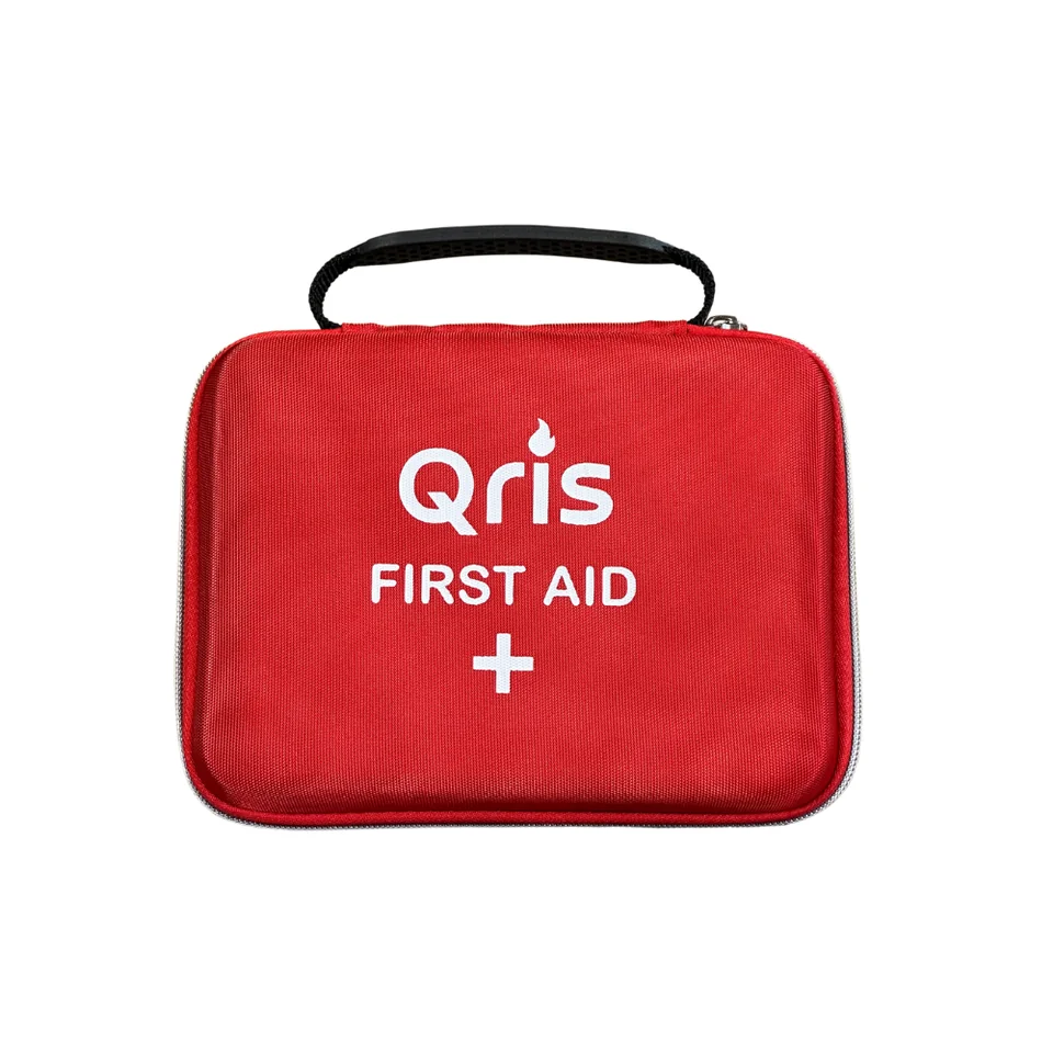 Qris First Aid-kit med förband, sax och räddningsfiltar